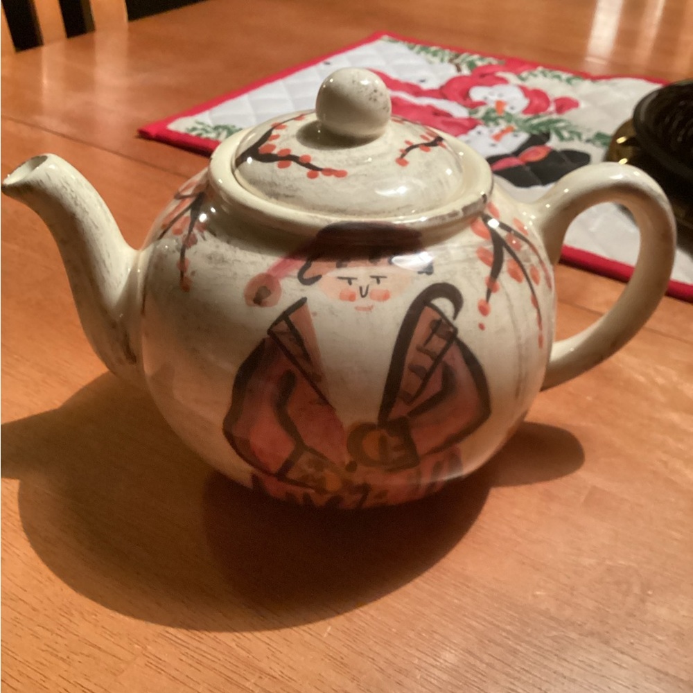 Zrike Yuletide Teapot- Handpainted in Italy - beautiful! Santa design